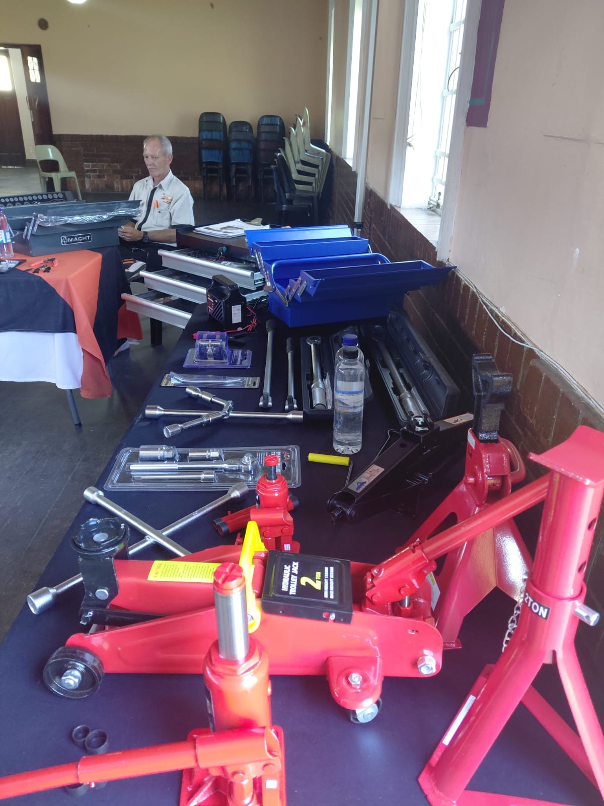 Workshop tools including jacks, spanners and tool kits